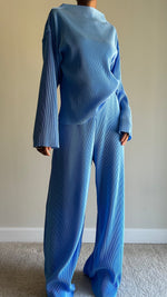Load image into Gallery viewer, Boss Babe Belted Plisse Pant Set
