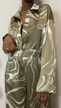 Load image into Gallery viewer, Blurred Lines Satin Pant Set
