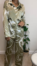 Load image into Gallery viewer, Blurred Lines Satin Pant Set
