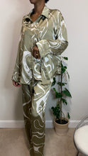 Load image into Gallery viewer, Blurred Lines Satin Pant Set
